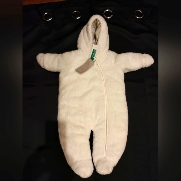 UNITED COLORS OF BENETTON BABIES UNISEX WHITE PLUSH 1 piece SNOWSUIT SZ. 3/6M - Picture 1 of 10